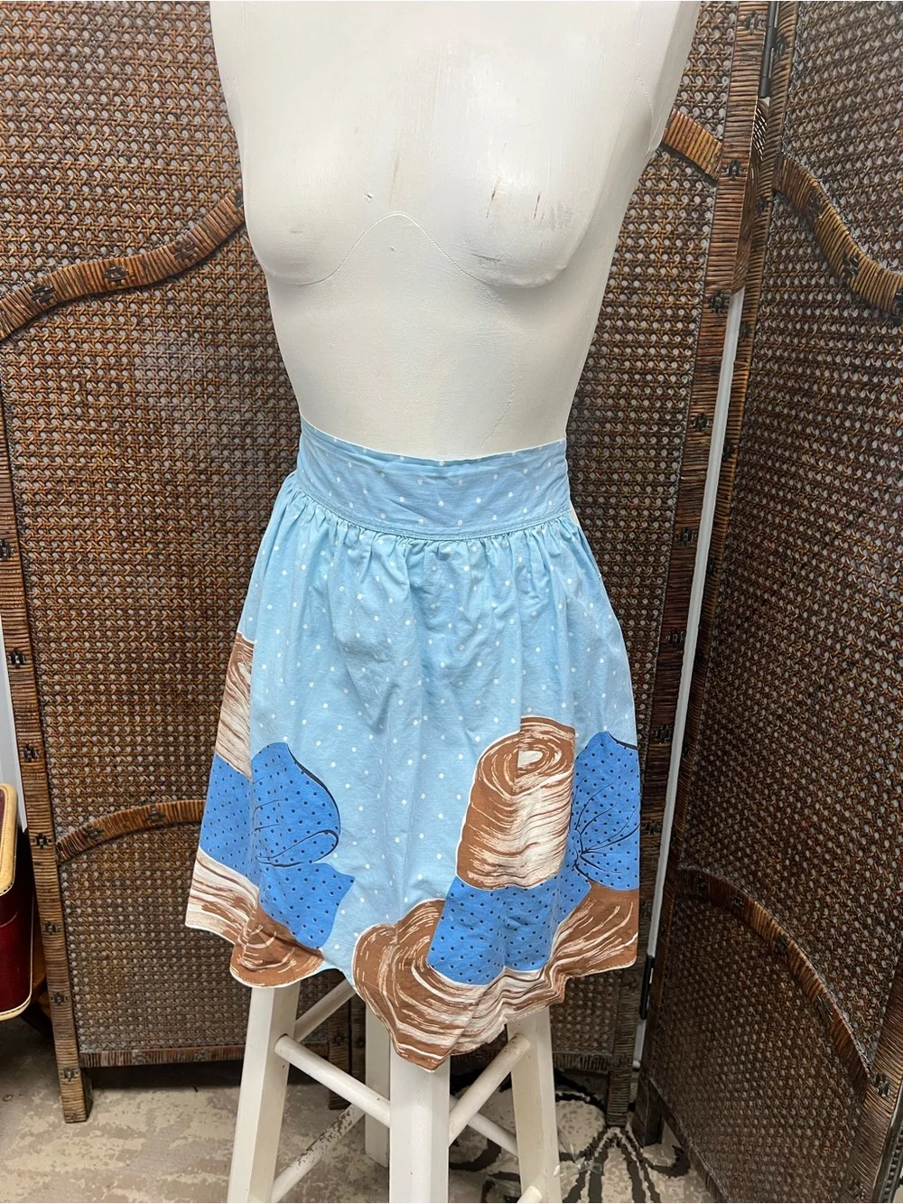Vintage apron granny core kitchen blue hats